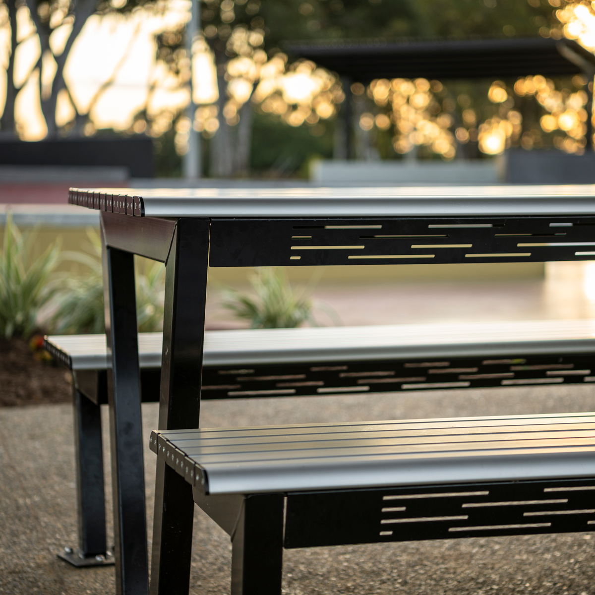 outdoor【希少】INOUT「Cross Table」 outdoor【希少】INOUT「Cross Table」 ZX Table, Outdoor - NYDC